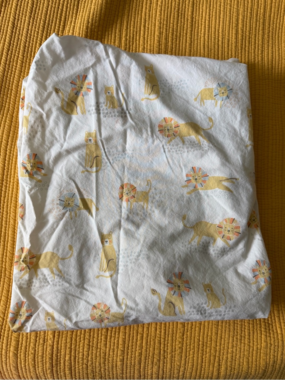Pottery Barn Kids White and Yellow Lion Crib Fitted Sheet 100% Cotton